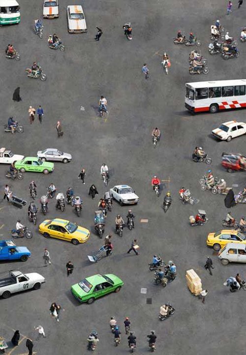 صحنه یکی از خیابانهای تهران ـ عکاس خارجی ـ فرهنگ ترافیک