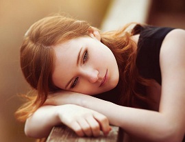 http://s4.picofile.com/file/7736344408/girl_waite.jpg