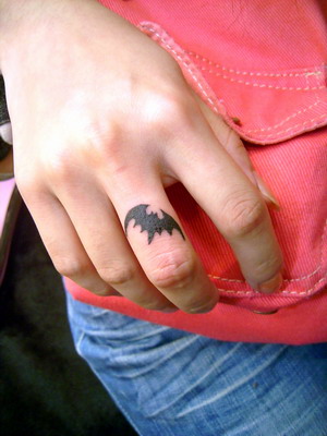 http://s4.picofile.com/file/7751685478/bat_on_the_hand_free_tattoo_design.jpg