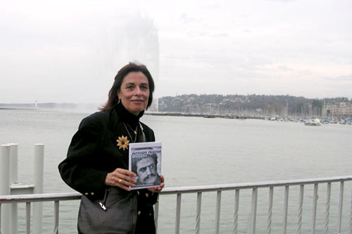 http://s4.picofile.com/file/7762565692/Chokouhe_Omrani_Daghigh_4_500.jpg
