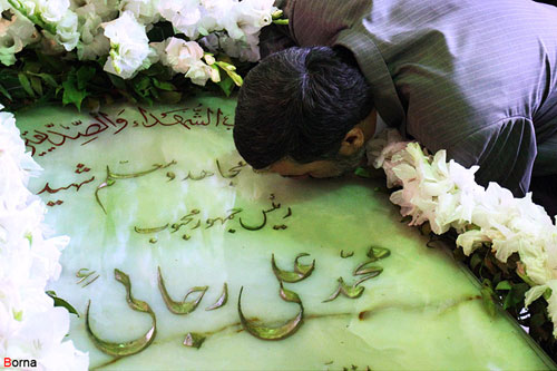 http://s4.picofile.com/file/7772071070/president372.jpg
