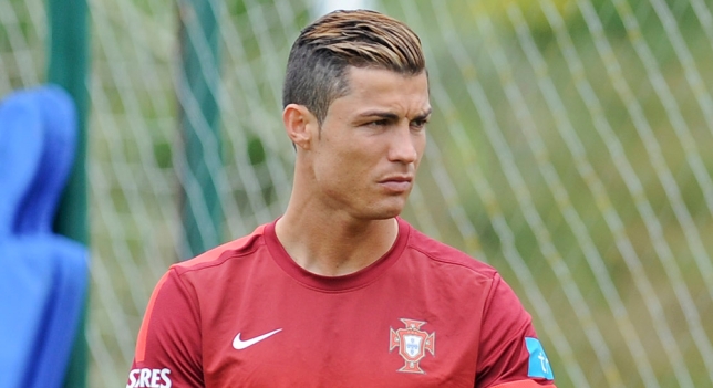 http://s4.picofile.com/file/7792818709/Cristiano_Ronaldo_cambio_look_2013_Portugal.jpg