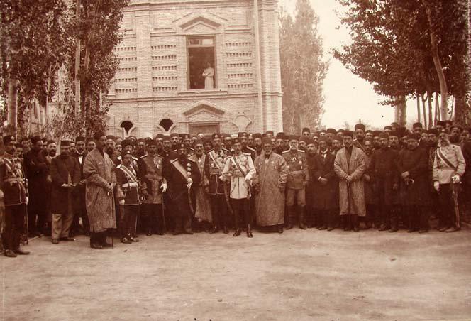 http://s4.picofile.com/file/7805566127/bag_haji_farokh_tabriz.jpg