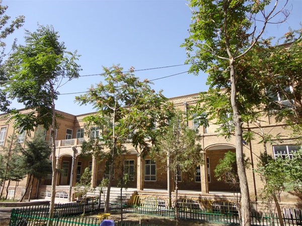 http://s4.picofile.com/file/7805575050/ferdosi_tebriz.jpg