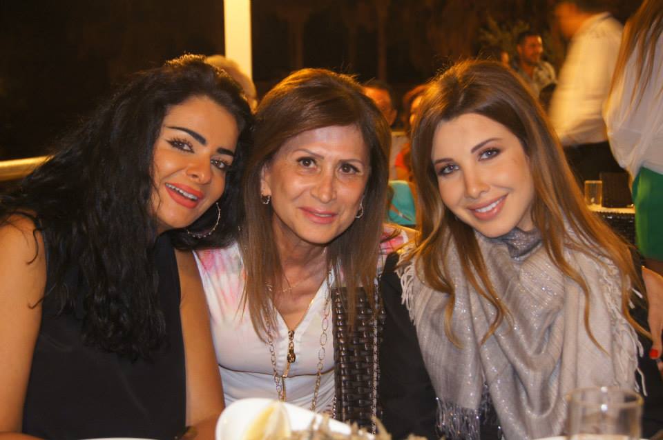 تصویر: http://s4.picofile.com/file/7809226769/FarsiNancy_BlogSky_com_Nancy_and_Fadi_and_Jiji_in_a_Birthday_In_Beirut_jj_bday20282029.jpg