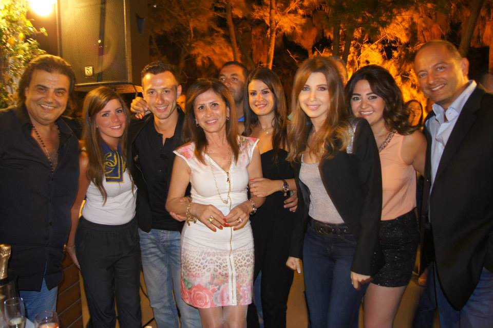 تصویر: http://s4.picofile.com/file/7809230000/FarsiNancy_BlogSky_com_Nancy_and_Fadi_and_Jiji_in_a_Birthday_In_Beirut_jj_bday20281529.jpg