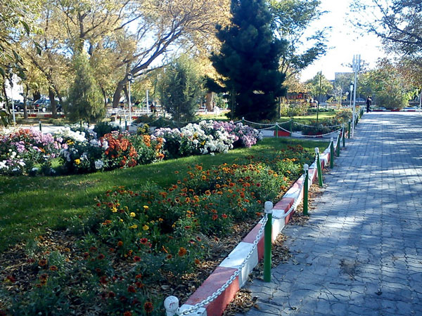 http://s4.picofile.com/file/7813650107/gulustan2.jpg