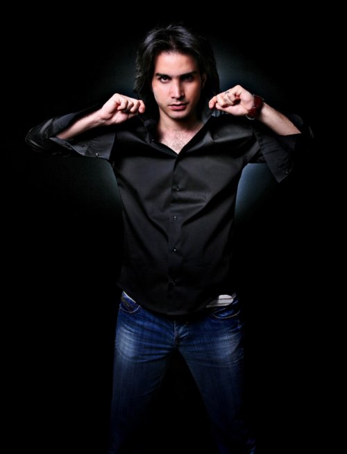 http://s4.picofile.com/file/7834093545/mohsen_yeganeh_1.jpg