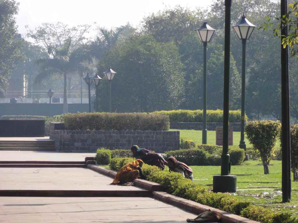 http://s4.picofile.com/file/7842621284/032.jpg