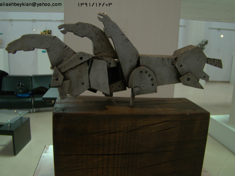 http://s4.picofile.com/file/7861418167/9.jpg
