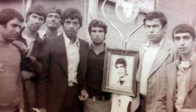 مراسم تشییع جنازه شهید حسین اصغر پور دومین شهید از قاضی جهان - روحش شاد 
