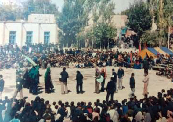 مراسم عزاداری و شبیه خوانی در عاشورای سال 66 - مدرسه شهدا 