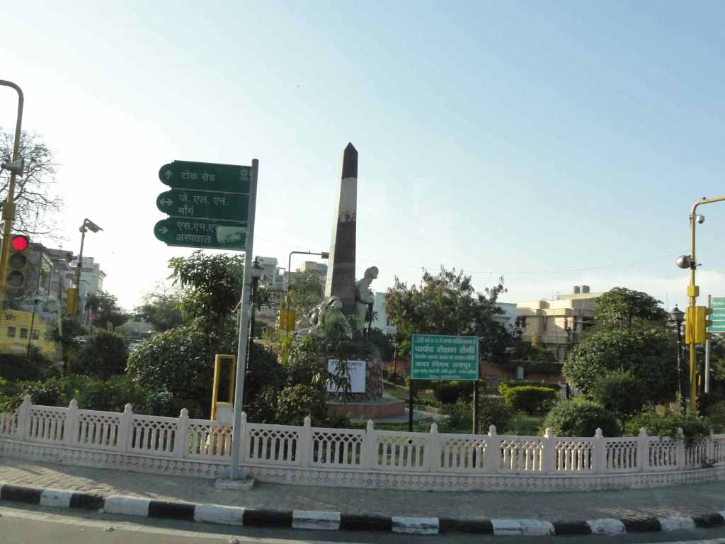 http://s4.picofile.com/file/7903046020/027.jpg