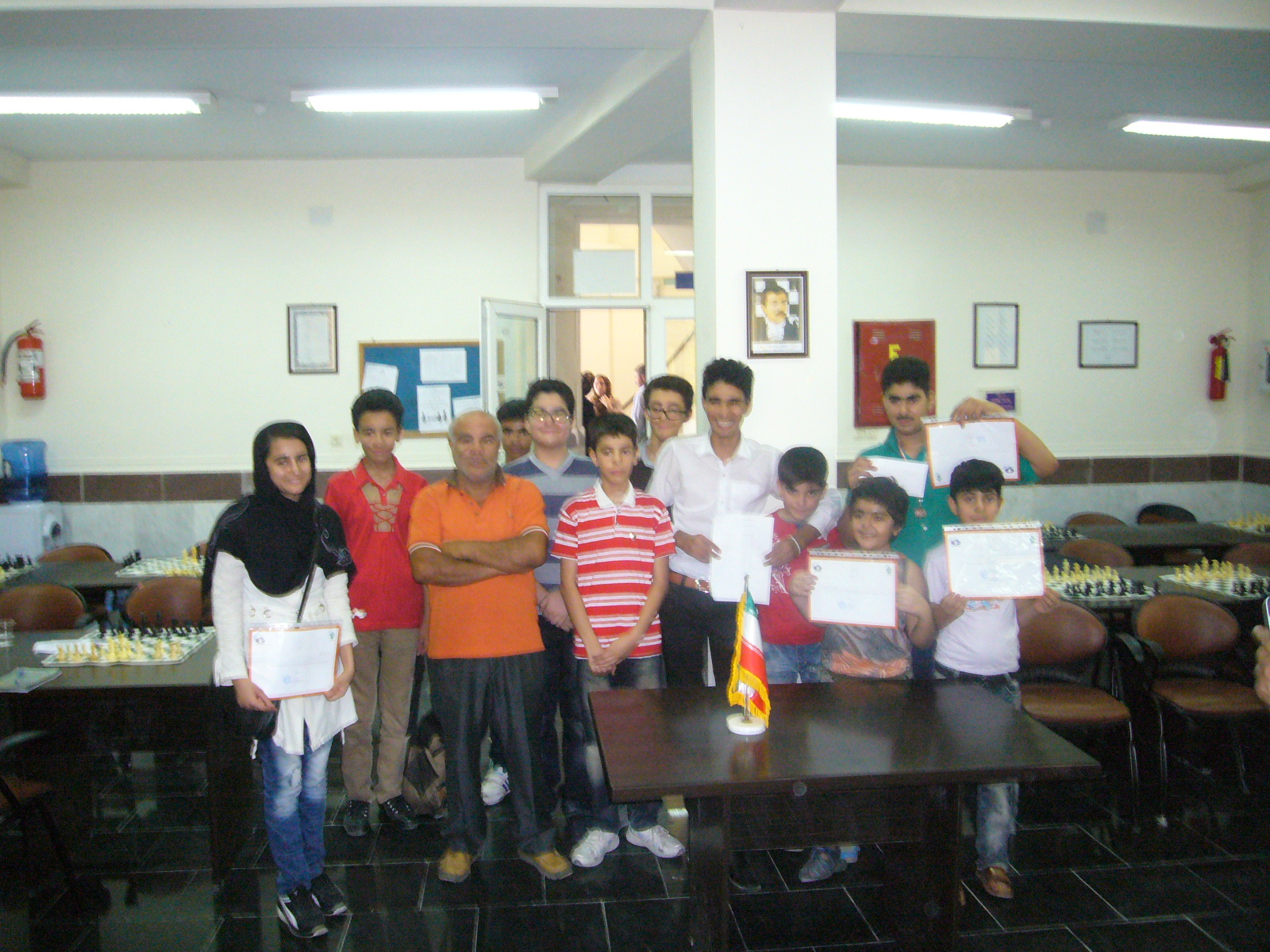 http://s4.picofile.com/file/7918206341/P1040825.jpg