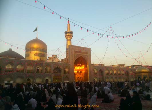 صحن انقلاب-روزهای بارانی