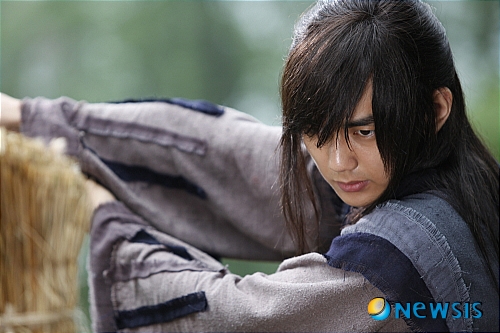 http://s4.picofile.com/file/7960963010/Warrior_Baek_Dong_Soo_6_.jpg