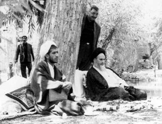IMAGE(http://s4.picofile.com/file/7973967846/khomeini_amjad1.jpg)