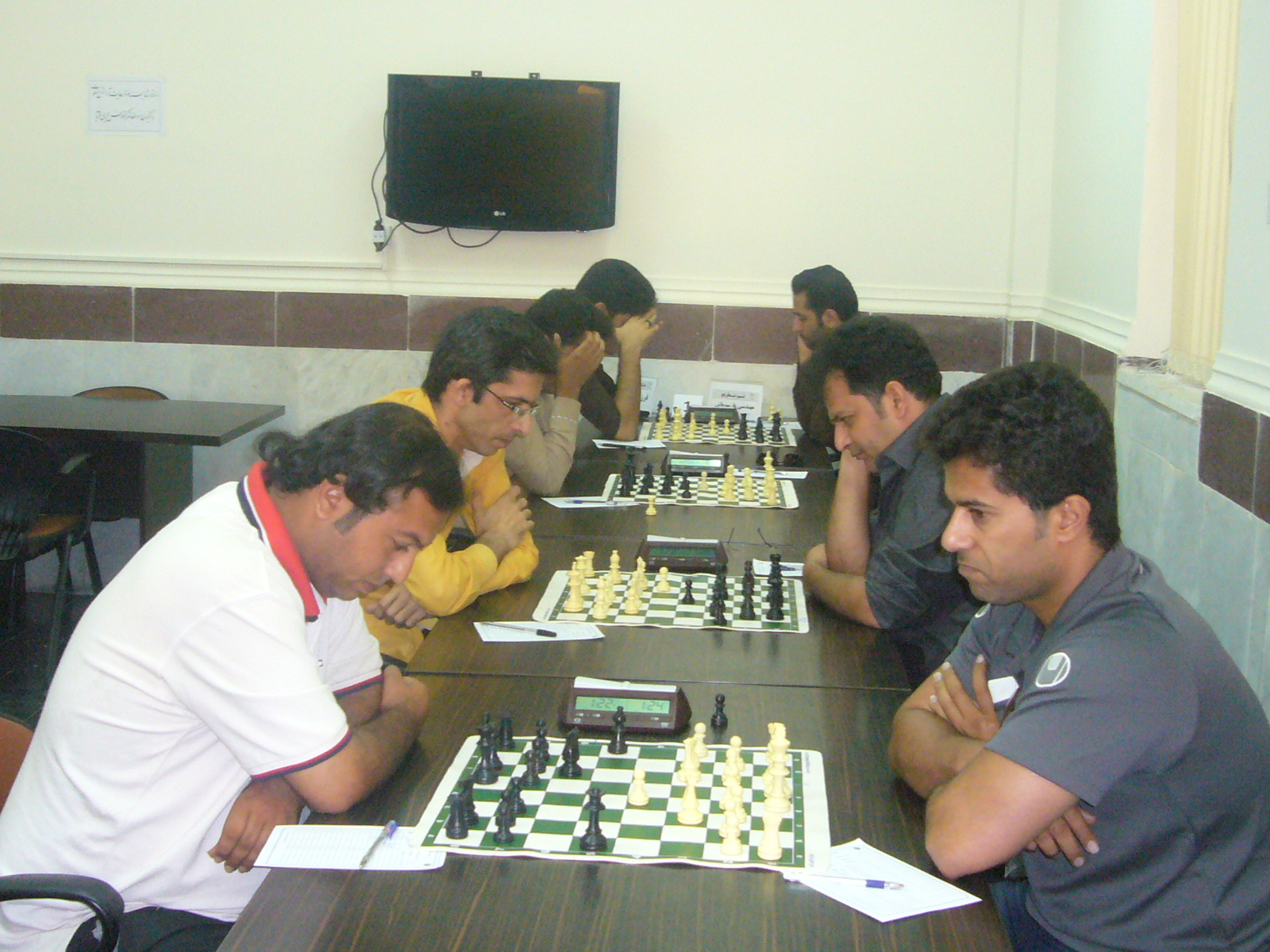 http://s4.picofile.com/file/8100140392/P1040967.jpg