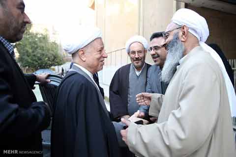 آیینه یزد - از صدا و سیما علائم تفرقه پخش می‌شود