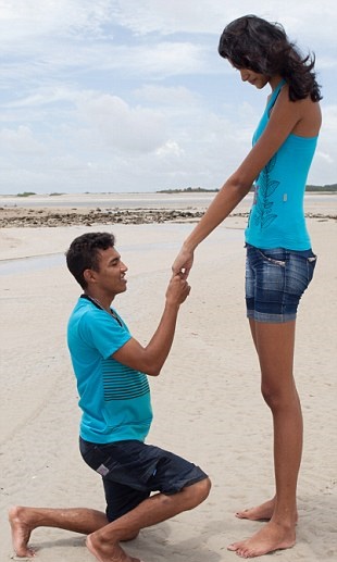 عکس دختر قد بلند http://best-fun1.mihanblog.com/post/120 قد بلند ترین دختر دنیا