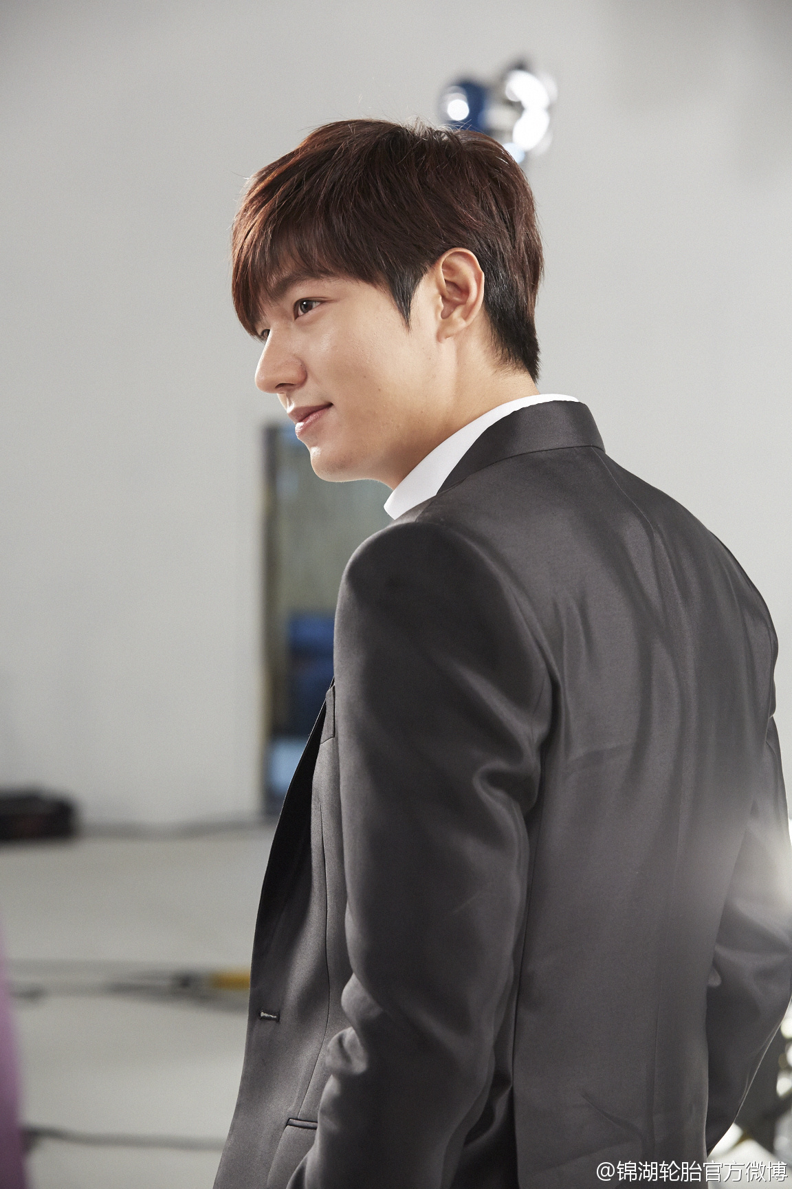 http://s4.picofile.com/file/8179102076/kumho477.jpg