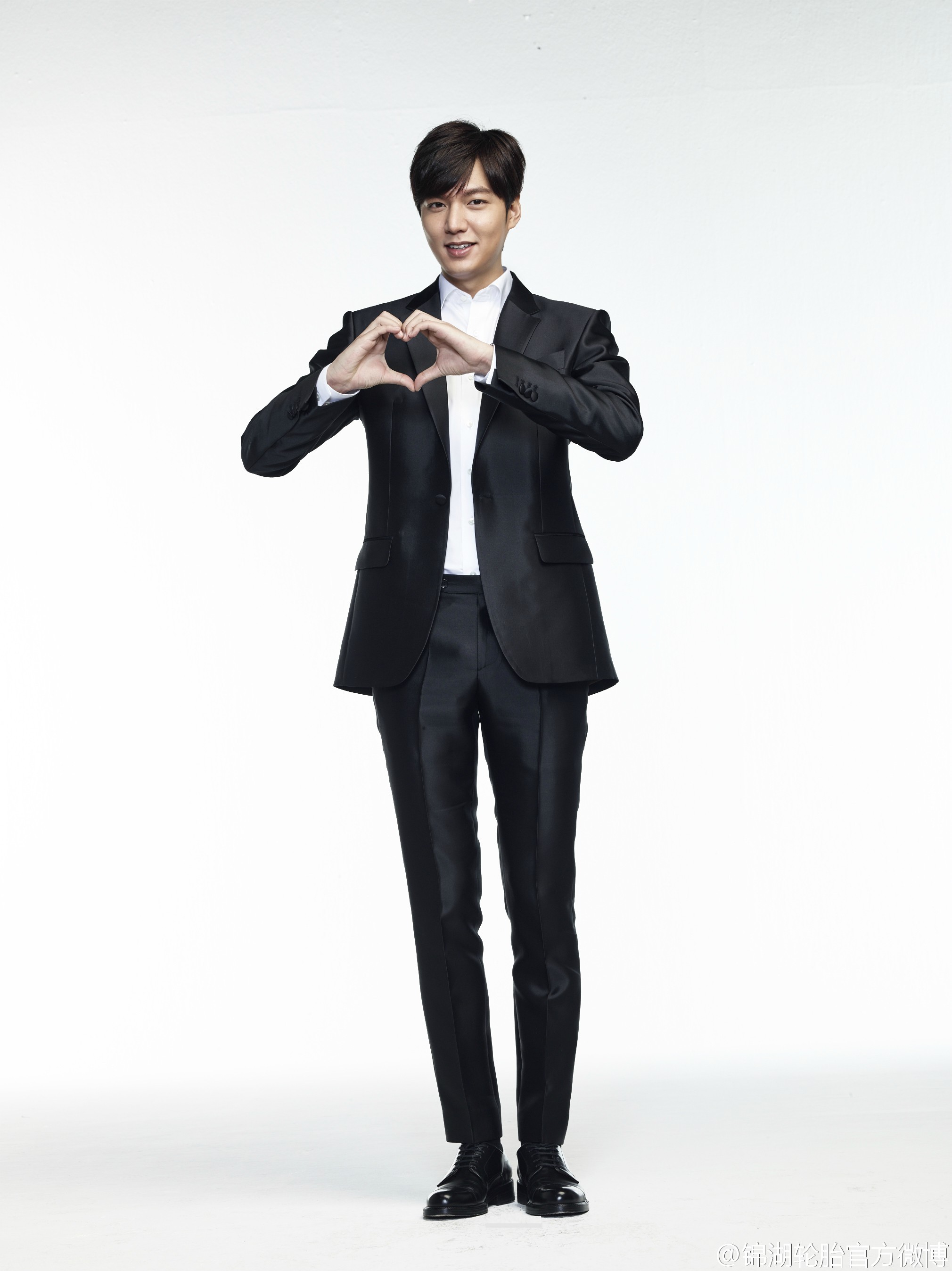 http://s4.picofile.com/file/8179102084/kumho2341.jpg