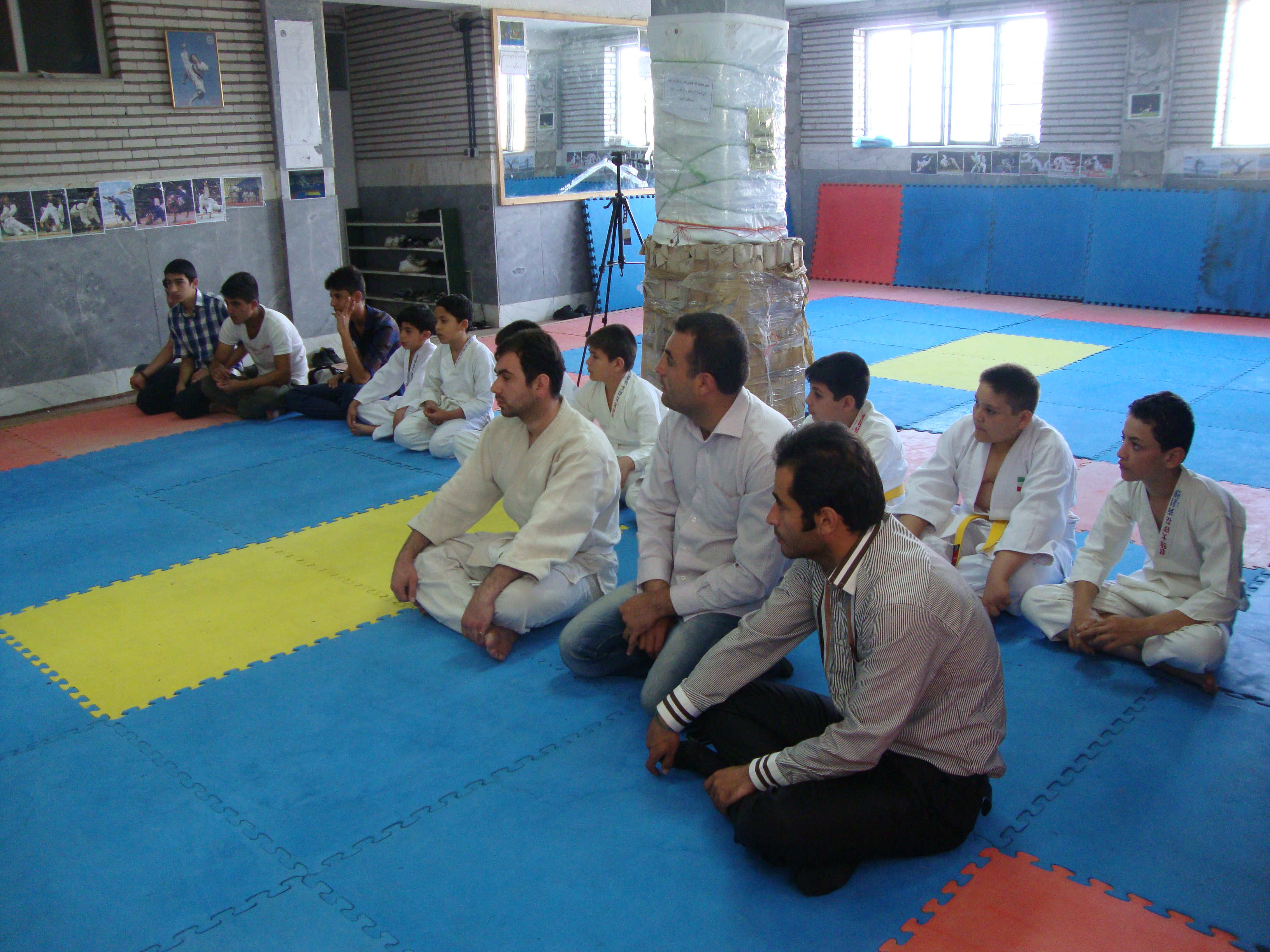 http://s4.picofile.com/file/8183585592/DSC02205.JPG
