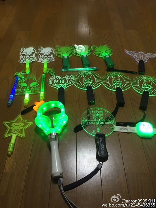 Kim Hyun Joong Uzoosin Lightsticks Galore