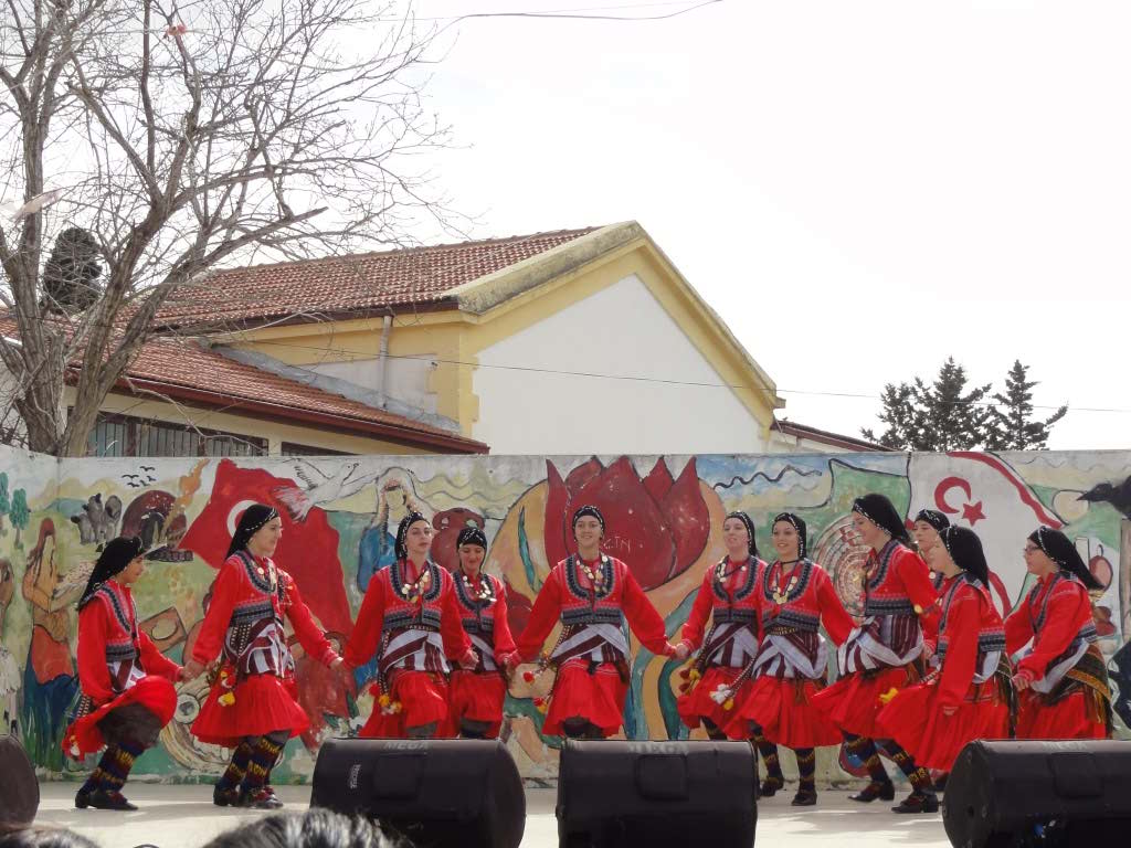 http://s4.picofile.com/file/8285360642/139.jpg