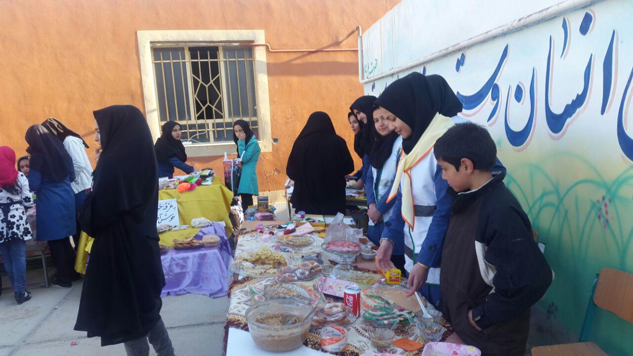 برپایی بازارچه کار و فناوری در دبیرستان حضرت فاطمه(س) درق / تصاویر