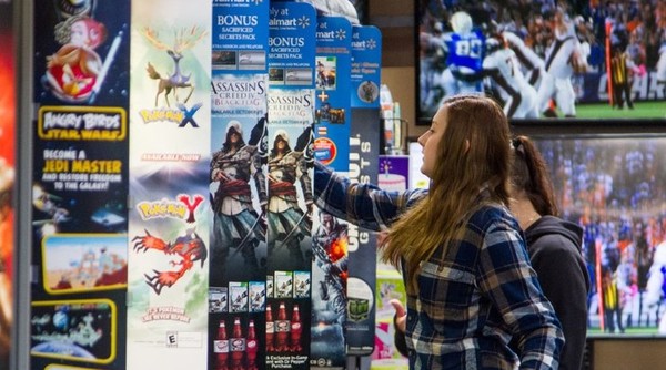 خرده‌فروشی Walmart در واکنش به تیراندازی‌های اخیر در آمریکا تبلیغات تصویری بازی‌های خشن را حذف می‌کند؛ تغییری در سیاست فروش سلاح ایجاد نخواهد شد