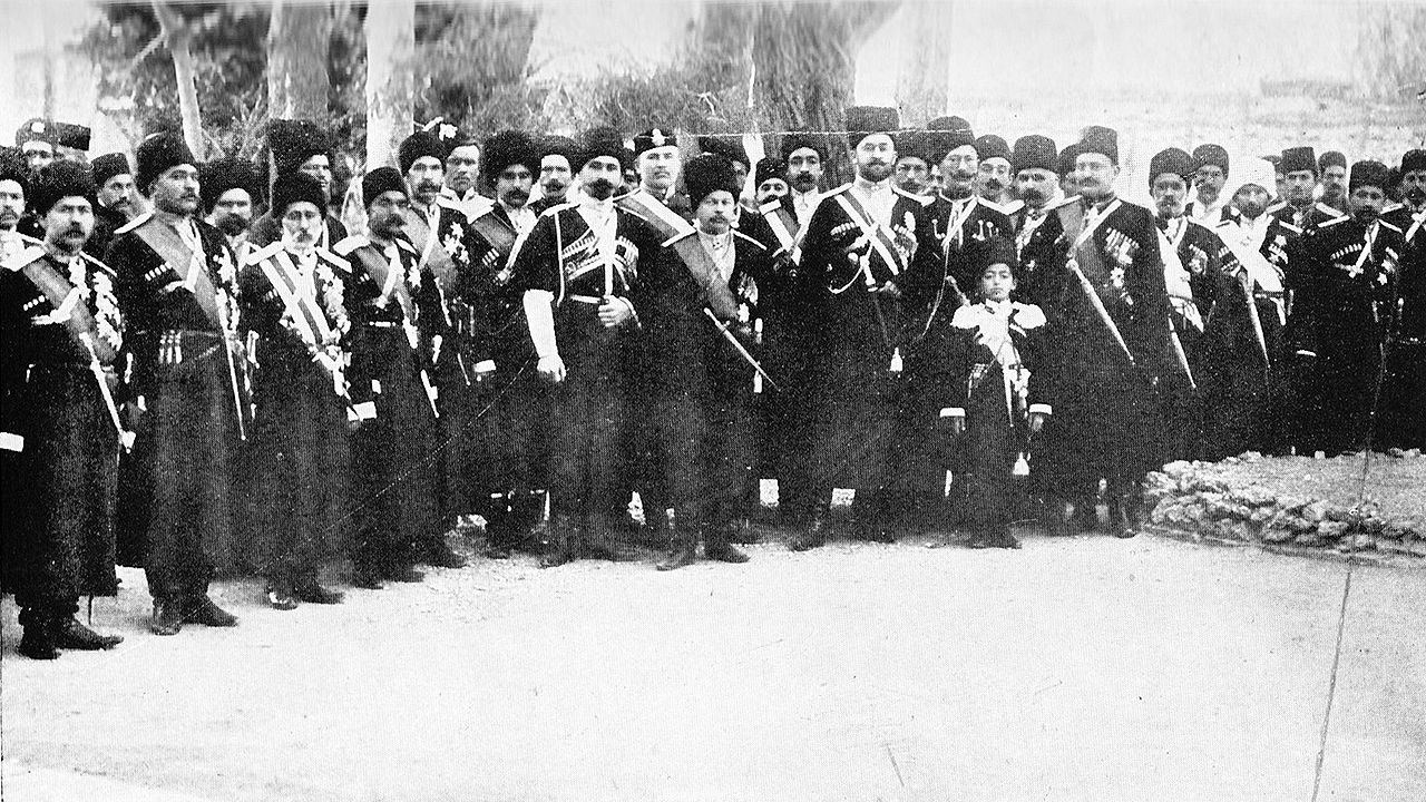 تیپ قزاق ایرانی (تصویر 1909) ، سربازانی که منجر به بمباران مجلس 1908 در مجلس می شوند .